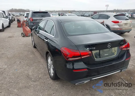 2021 Mercedes-Benz A 220 z USA, uszkodzony, nr VIN W1K3G4EB4MJ276794